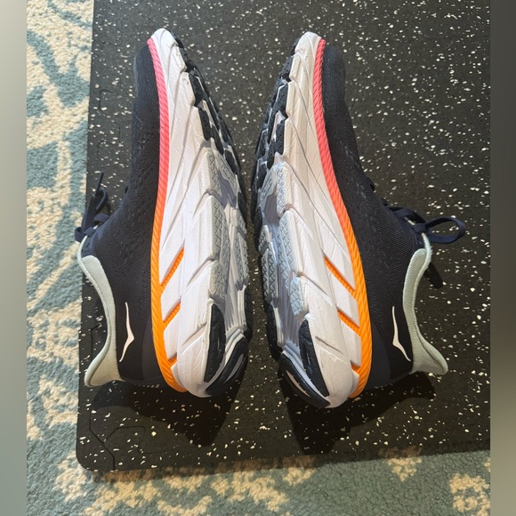 Hoka One One Women’s Clifton Running Shoe Size 8.5 US - Picture 3 of 6